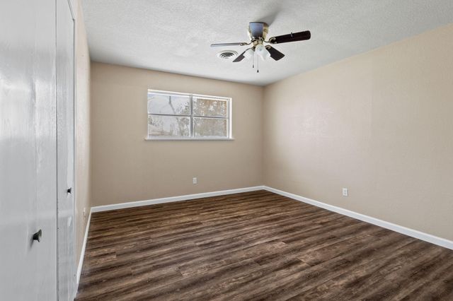 404 S 14th Street, West Columbia, TX 77486