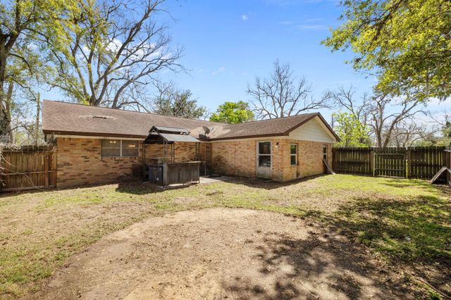 404 S 14th Street, West Columbia, TX 77486
