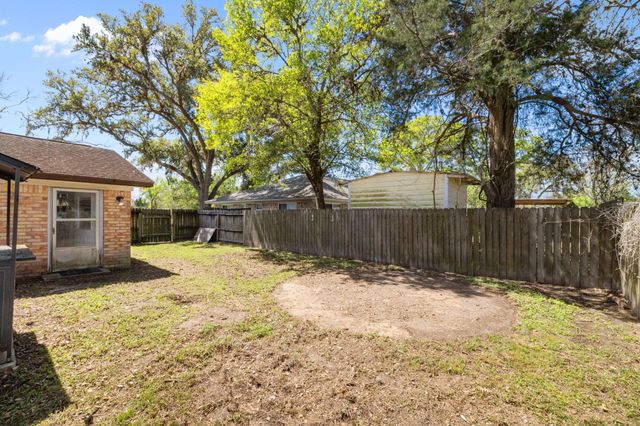 404 S 14th Street, West Columbia, TX 77486