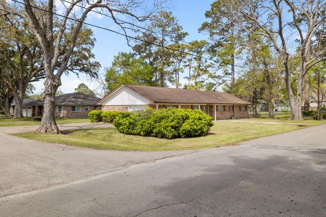 404 S 14th Street, West Columbia, TX 77486