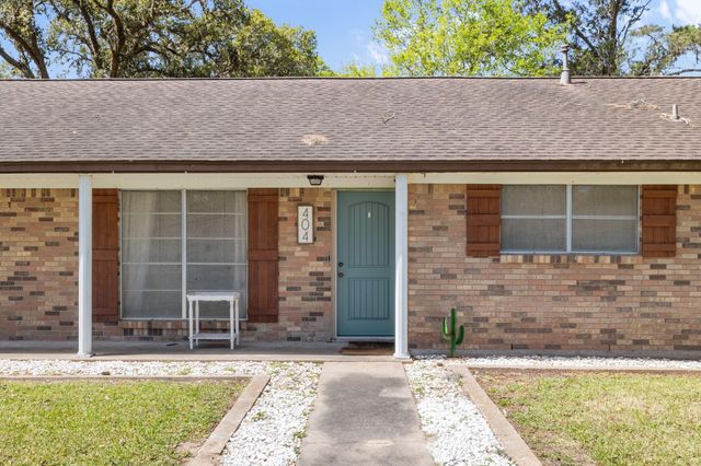 404 S 14th Street, West Columbia, TX 77486