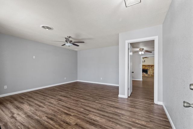 404 S 14th Street, West Columbia, TX 77486