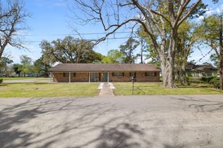 404 S 14th Street, West Columbia, TX 77486