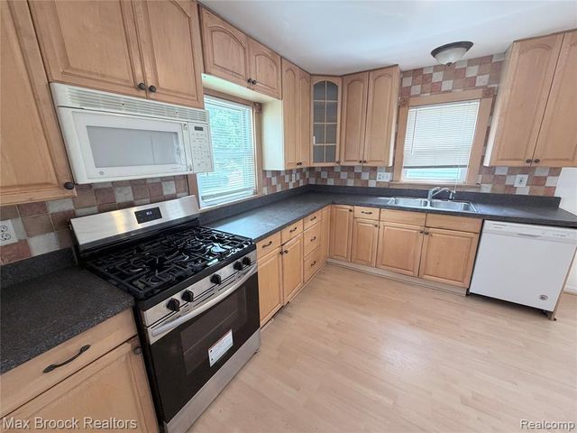 1130 Birchwood Drive, Troy, MI 48083