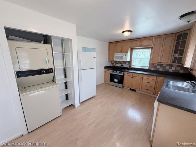 1130 Birchwood Drive, Troy, MI 48083