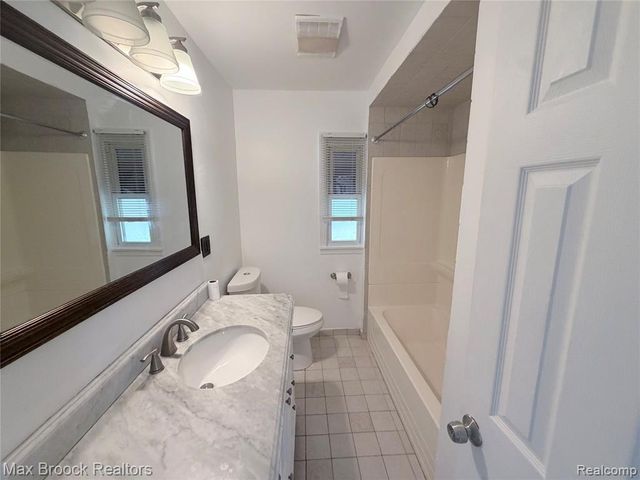 1130 Birchwood Drive, Troy, MI 48083