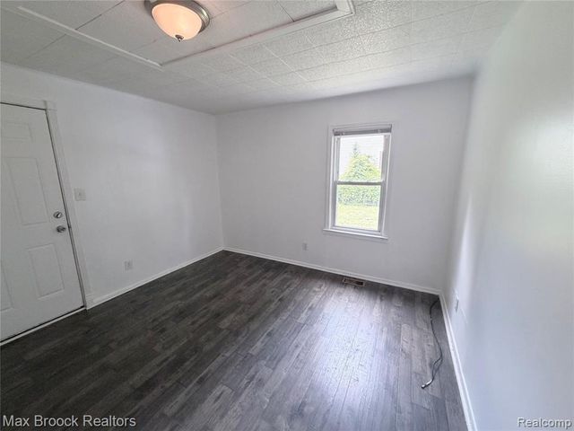 1130 Birchwood Drive, Troy, MI 48083