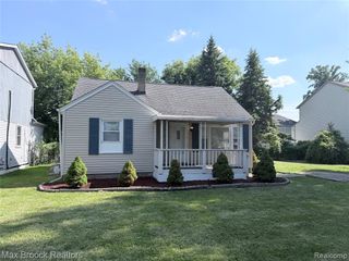 1130 Birchwood Drive, Troy, MI 48083