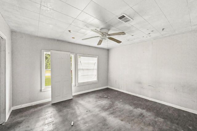 615 Stella Street, Baytown, TX 77520