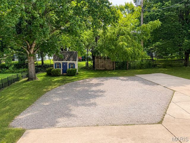 904 Troy Road, Edwardsville, IL 62025