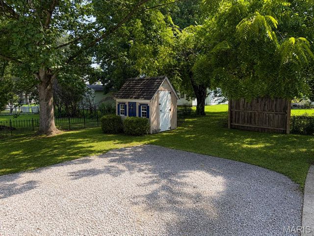 904 Troy Road, Edwardsville, IL 62025