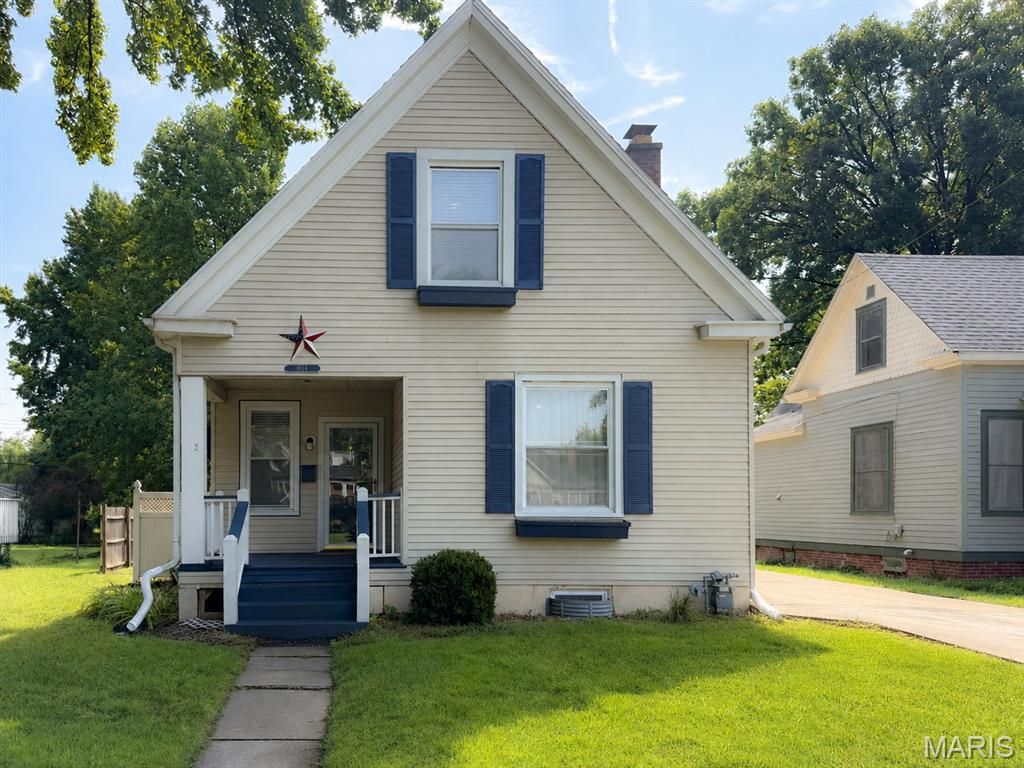 904 Troy Road, Edwardsville, IL 62025