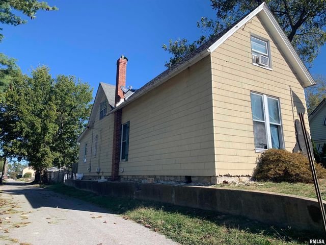 1221 ELM Street, Quincy, IL 62301