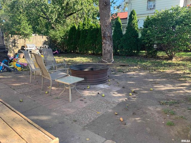 1221 ELM Street, Quincy, IL 62301