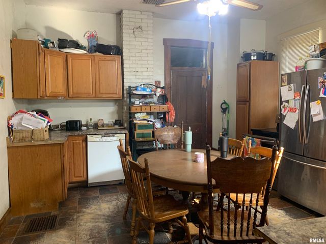 1221 ELM Street, Quincy, IL 62301