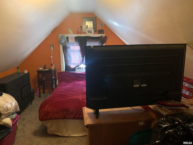 1221 ELM Street, Quincy, IL 62301