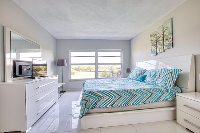 2950 N Palm Aire Drive 205, Pompano Beach, FL 33069