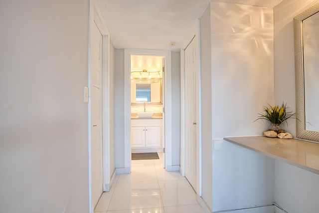 2950 N Palm Aire Drive 205, Pompano Beach, FL 33069