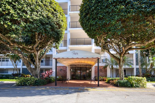 2950 N Palm Aire Drive 205, Pompano Beach, FL 33069