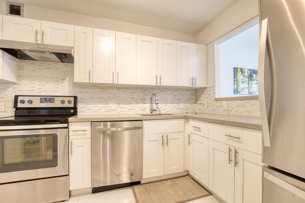 2950 N Palm Aire Drive 205, Pompano Beach, FL 33069