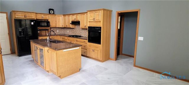 1326 Pine Valley Drive, Bowling Green, OH 43402