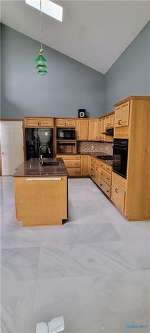 1326 Pine Valley Drive, Bowling Green, OH 43402