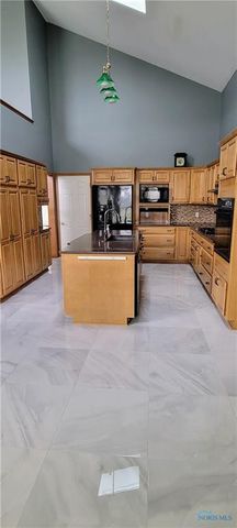 1326 Pine Valley Drive, Bowling Green, OH 43402