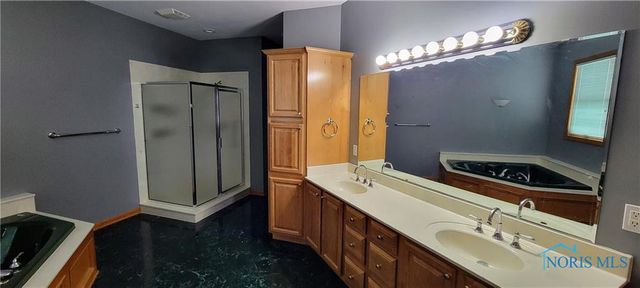 1326 Pine Valley Drive, Bowling Green, OH 43402