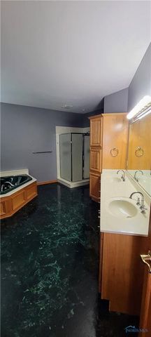 1326 Pine Valley Drive, Bowling Green, OH 43402