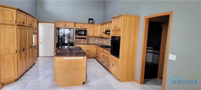 1326 Pine Valley Drive, Bowling Green, OH 43402