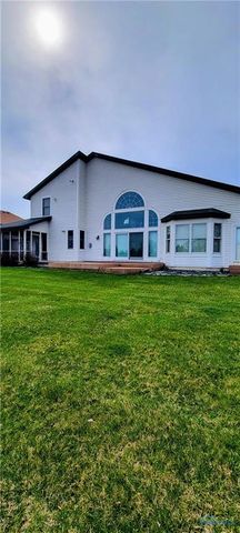 1326 Pine Valley Drive, Bowling Green, OH 43402