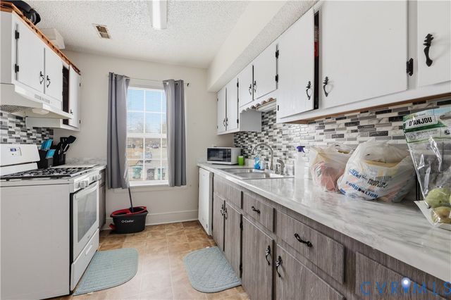 161 Lakeview Park Rd, Colonial Heights, VA 23834