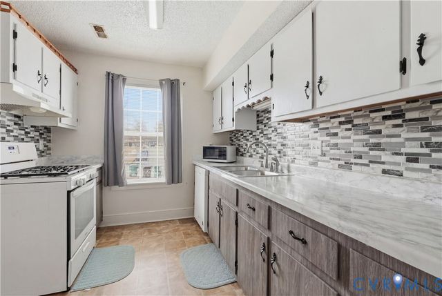 161 Lakeview Park Rd, Colonial Heights, VA 23834