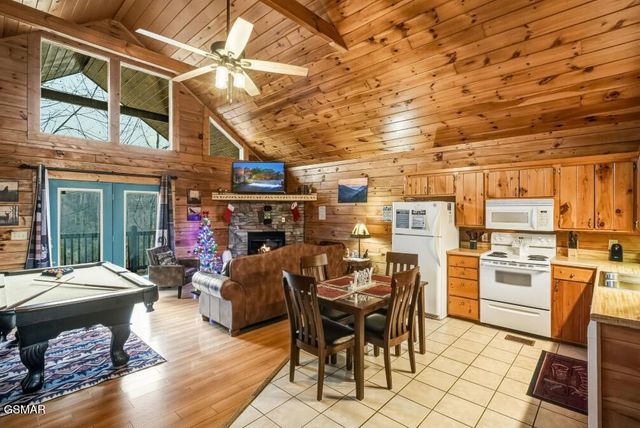 1779 Mountain Shadows Way, Gatlinburg, TN 37738