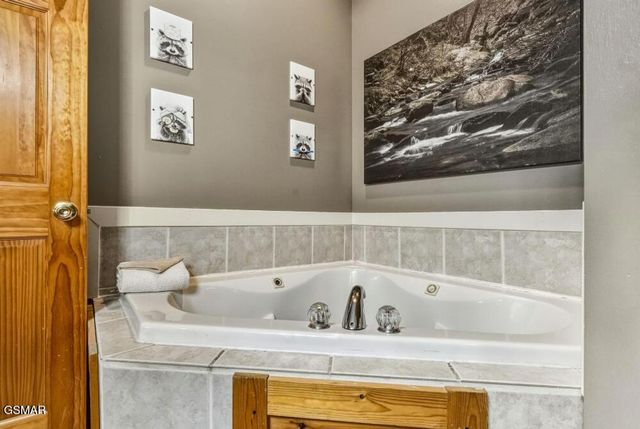 1779 Mountain Shadows Way, Gatlinburg, TN 37738