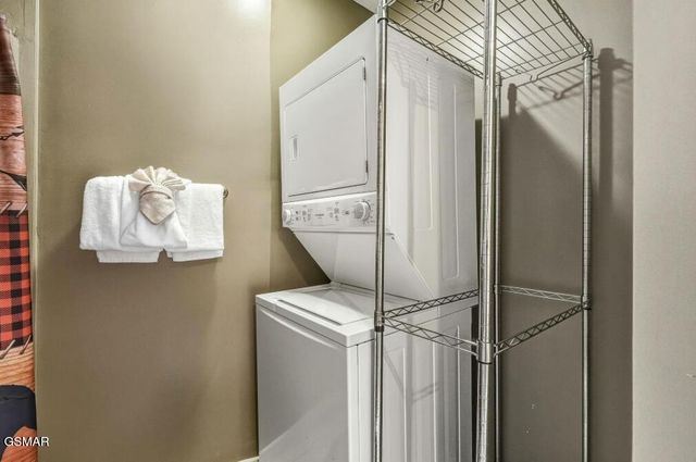 1779 Mountain Shadows Way, Gatlinburg, TN 37738