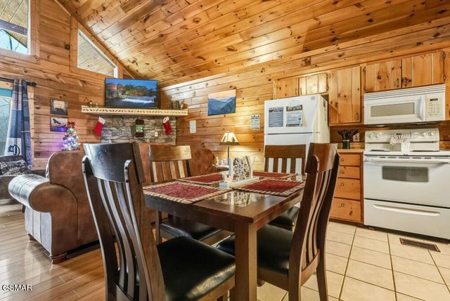 1779 Mountain Shadows Way, Gatlinburg, TN 37738