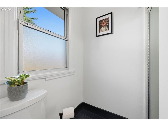 632 Se PEACOCK Ln, Portland, OR 97214