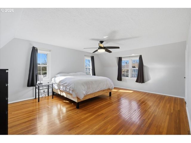 632 Se PEACOCK Ln, Portland, OR 97214