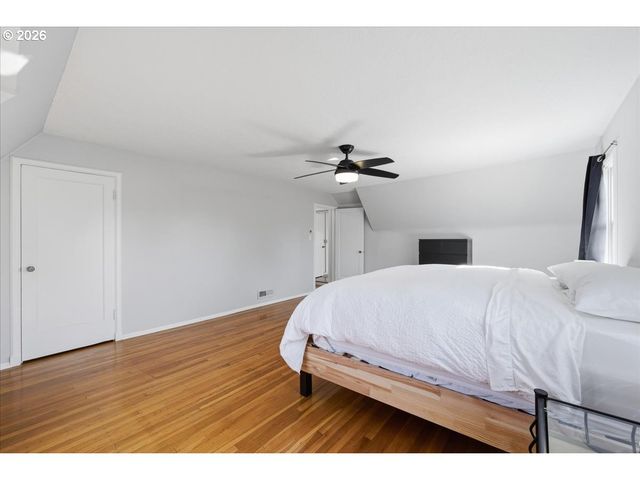 632 Se PEACOCK Ln, Portland, OR 97214