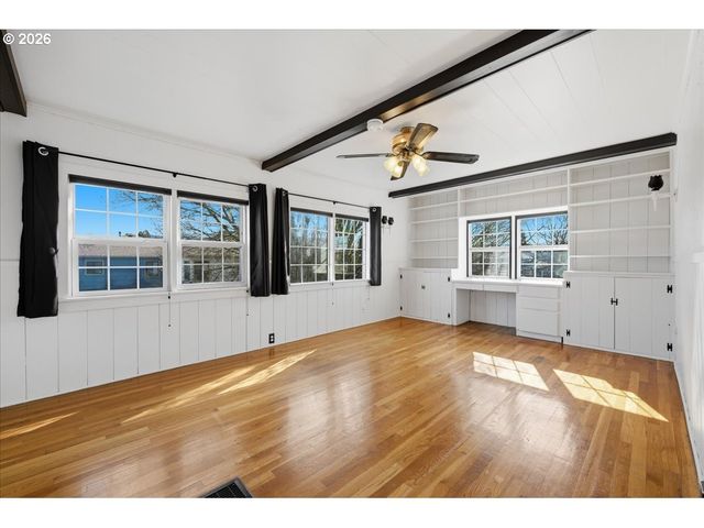 632 Se PEACOCK Ln, Portland, OR 97214