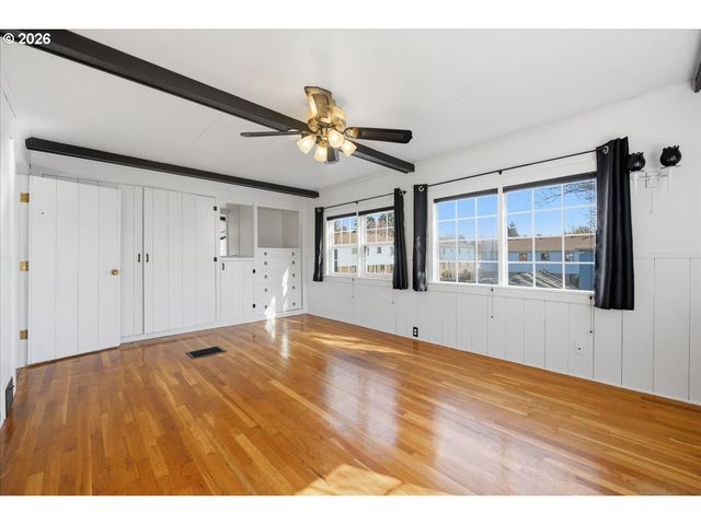 632 Se PEACOCK Ln, Portland, OR 97214