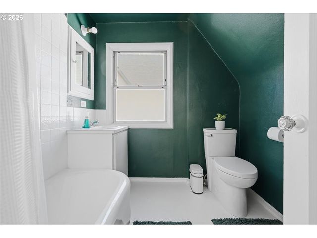 632 Se PEACOCK Ln, Portland, OR 97214