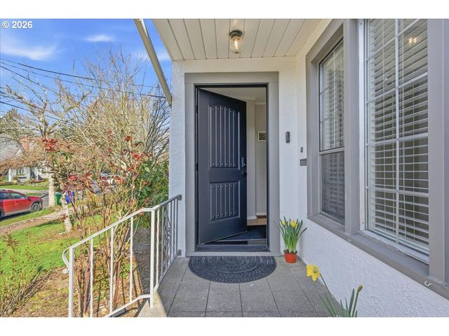 632 Se PEACOCK Ln, Portland, OR 97214