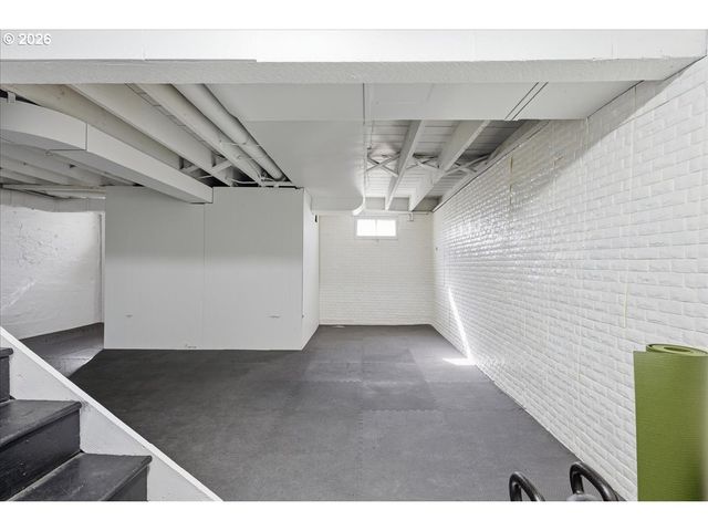 632 Se PEACOCK Ln, Portland, OR 97214