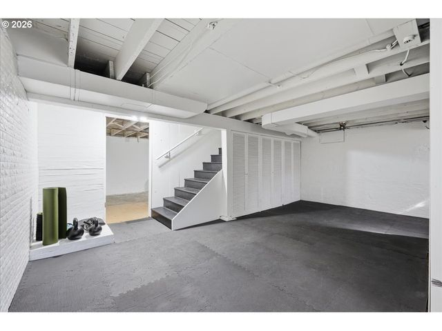 632 Se PEACOCK Ln, Portland, OR 97214