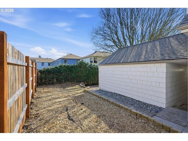 632 Se PEACOCK Ln, Portland, OR 97214