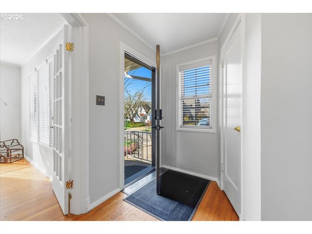 632 Se PEACOCK Ln, Portland, OR 97214