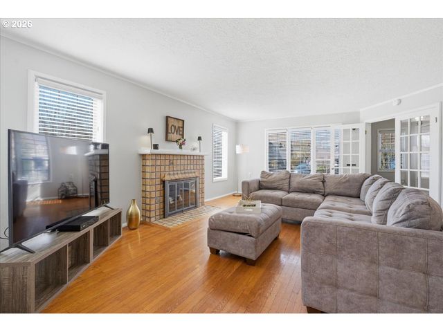 632 Se PEACOCK Ln, Portland, OR 97214