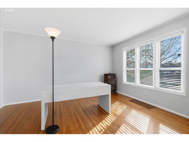 632 Se PEACOCK Ln, Portland, OR 97214